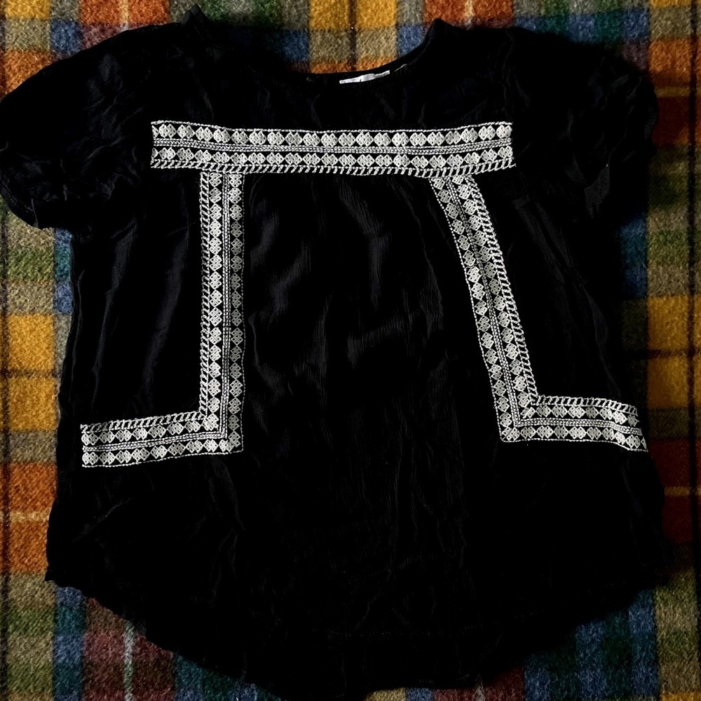 Dex Embroidered Black and White Peasant Top